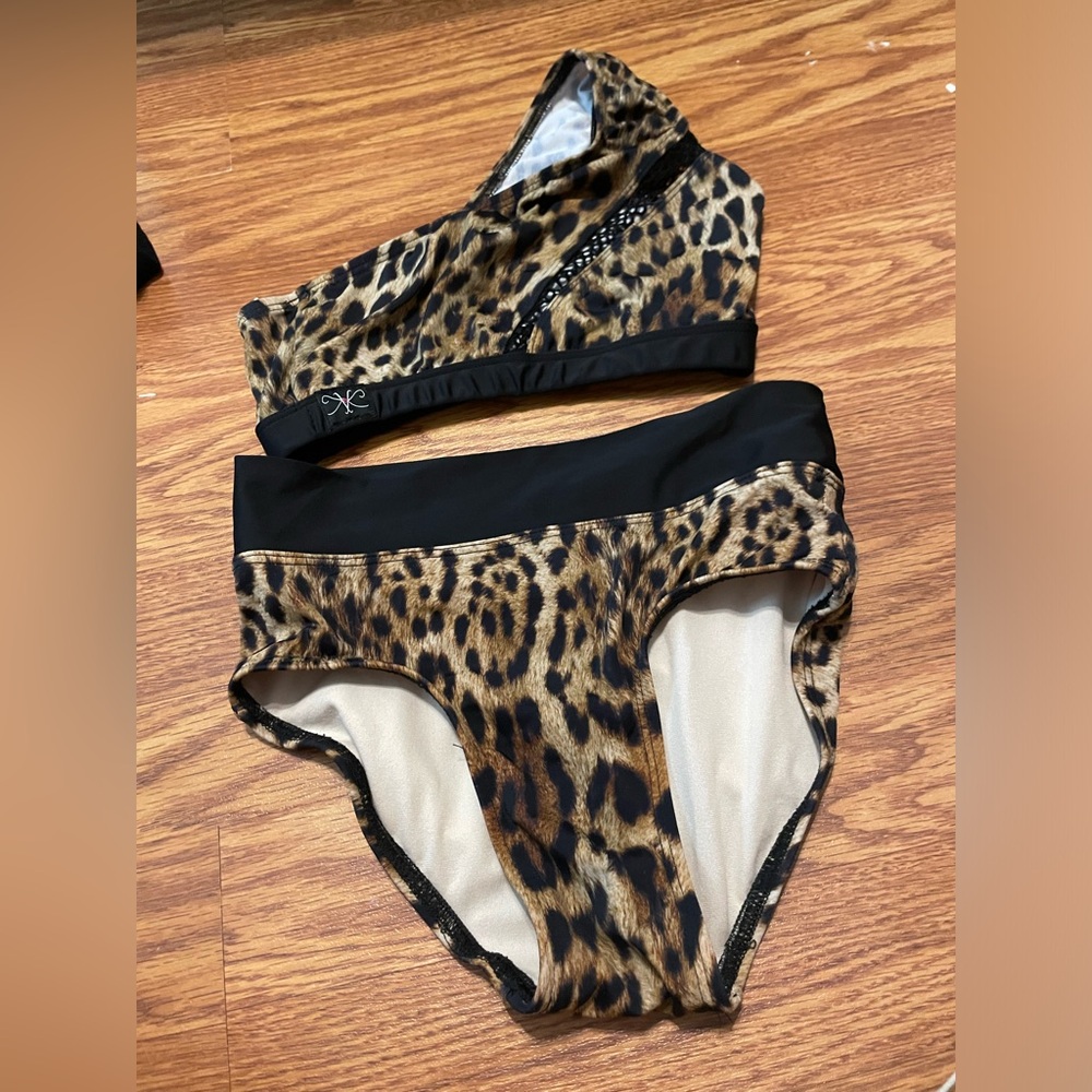 Leopard 2pc Dancewear